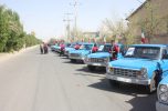 ۱۰۰ دستگاه وانت نیسان و ۵۰ دستگاه تراکتور به مددجویان کمیته امداد جنوب کرمان واگذار شد /تصاویر