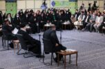 دیدار شاعرانی از عنبرآباد و جیرفت با رهبر معظم انقلاب اسلامی دیدار شاعرانی از عنبرآباد و جیرفت با رهبر معظم انقلاب اسلامی