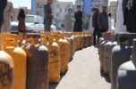 صف سیلندر گاز در جیرفت و معادله بیجواب گازکشی+فیلم صف سیلندر گاز در جیرفت و معادله بیجواب گازکشی+فیلم